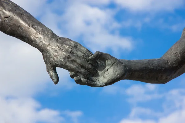 Hand holding statues — Stock Photo, Image