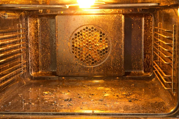脏烤箱 — 图库照片