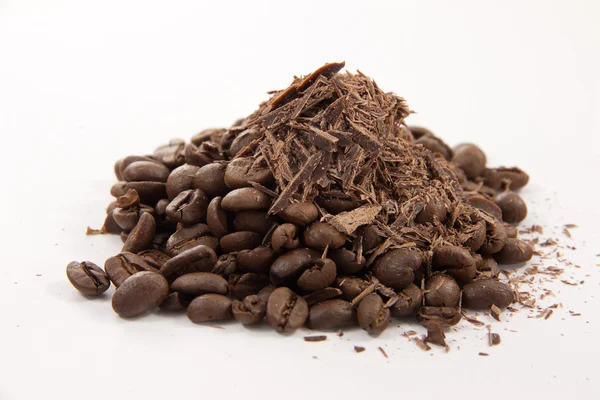 チョコレートのほこりとコーヒー豆 — ストック写真