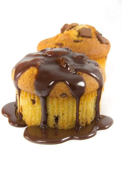 Kaksi muffinssia sulatetulla suklaalla tekijänoikeusvapaita kuvapankkikuvia