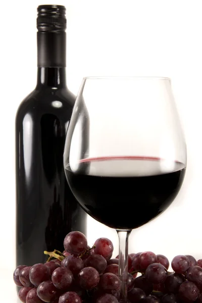 Stock image Clean shot of red wine and grapes