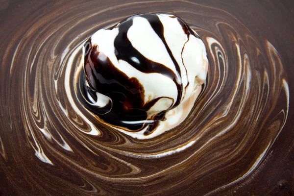 Surrounded icecream scoop — Stock Photo, Image