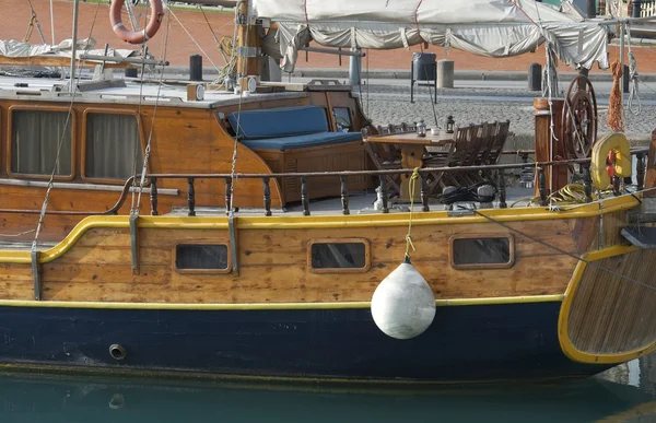 Luksusowa łódź — Zdjęcie stockowe