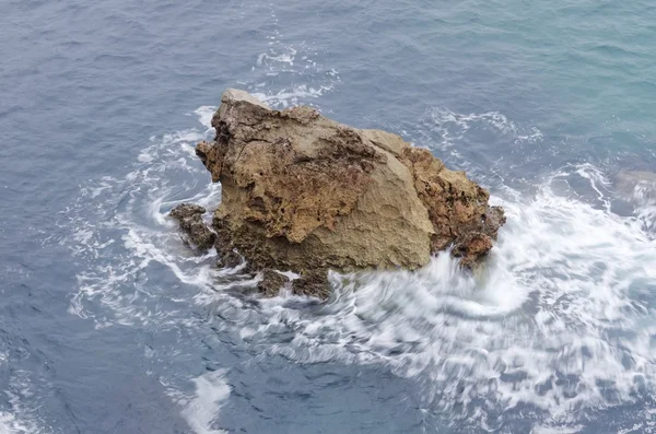 Felsen im Meer — Stockfoto
