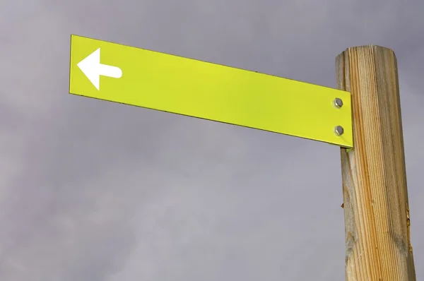 Yellow arrow signal — Stock Photo, Image