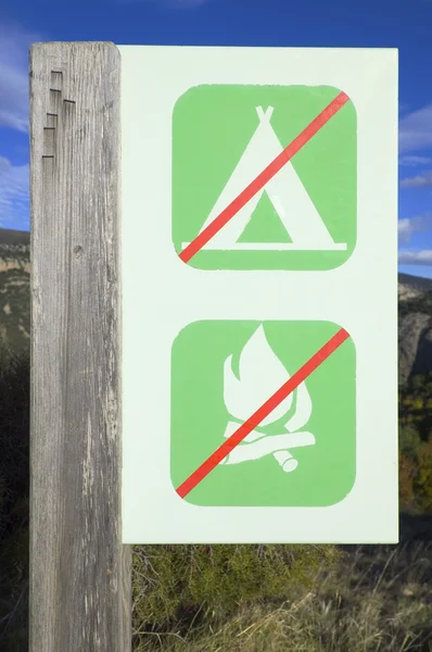 キャンプや火災を禁止 — ストック写真