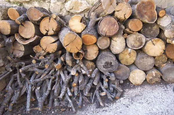 Logs gestapeld — Stockfoto
