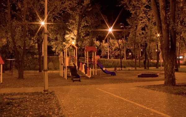 Kinderspielplatz bei Nacht Stockbild