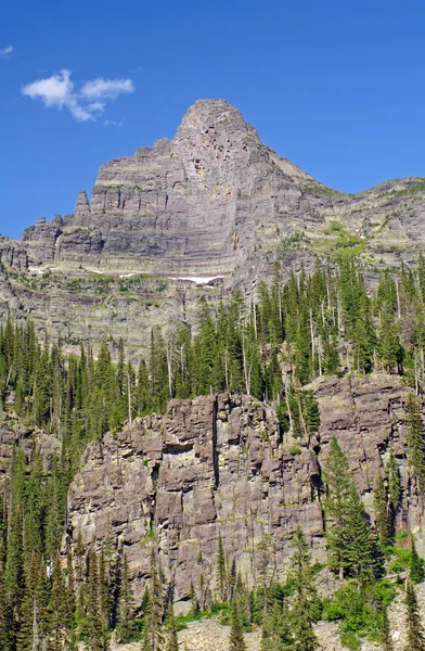 Jagged Peak no céu — Fotografia de Stock