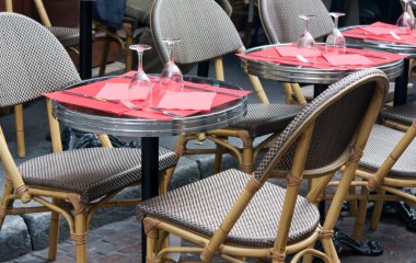 restoranın terasında Paris