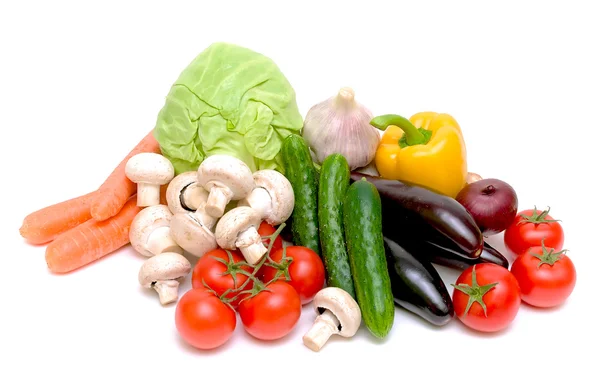 Verduras frescas sobre un fondo blanco — Foto de Stock