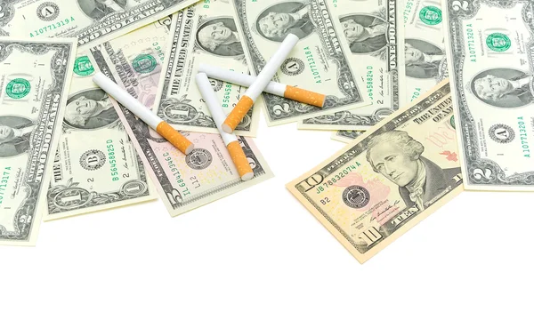 Dinheiro americano e cigarros — Fotografia de Stock