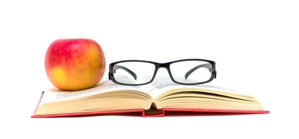 Книга, очки и красное яблоко на белом фоне — стоковое фото