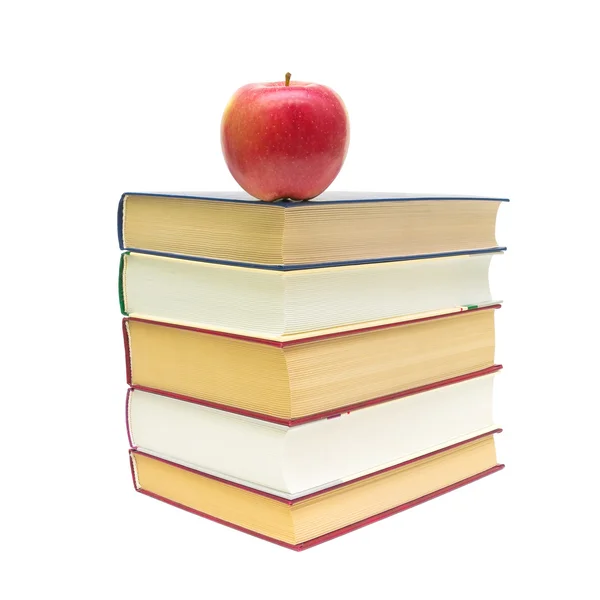 Manzana roja y una pila de libros aislados sobre fondo blanco —  Fotos de Stock