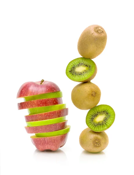 Manzana y kiwi sobre fondo blanco — Foto de Stock