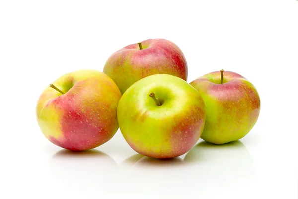 Manzanas sobre fondo blanco — Foto de Stock