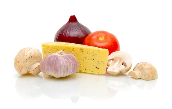 Kaas, paddestoelen en groenten een close-up — Stockfoto