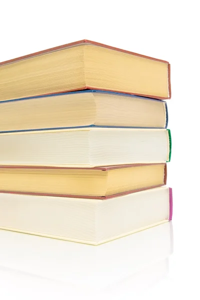 Bücherstapel auf weißem Hintergrund — Stockfoto