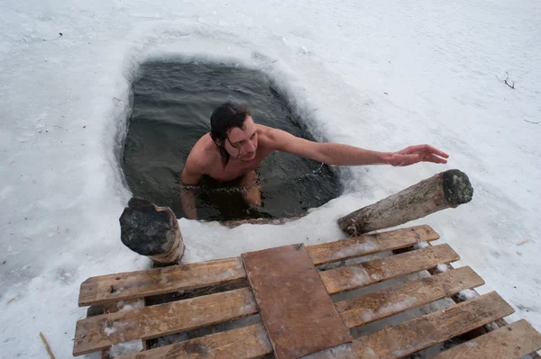 Il nuoto invernale — Foto Stock