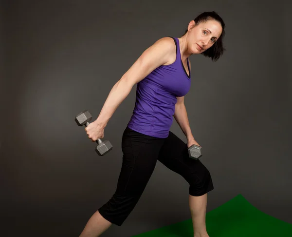 Fit woman doing weight training — Stock Photo, Image