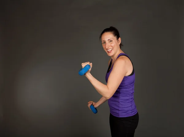 Fit woman doing weight training — Stock Photo, Image