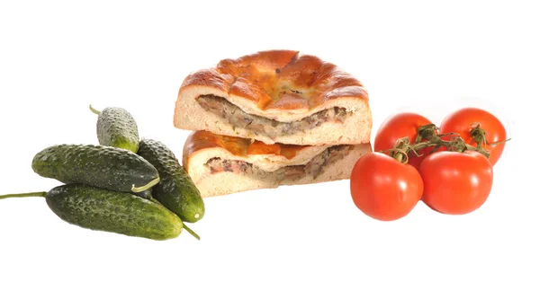 Kuchen mit Pilzen, Gurken, Tomaten — Stockfoto