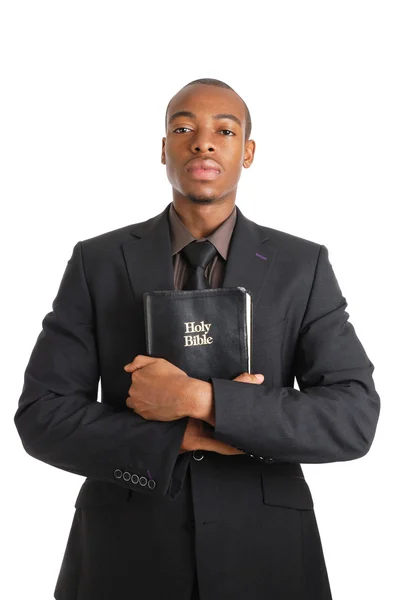 Чоловік тримає Біблію, показуючи зобов'язання — стокове фото