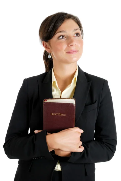 Junge Frau hält eine Bibel in der Hand, während sie nach oben schaut — Stockfoto