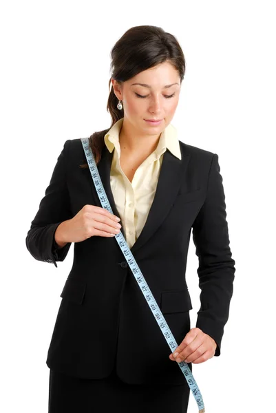 Femme d'affaires utilisant un ruban à mesurer — Photo