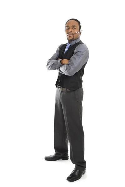 Успешный афроамериканский бизнесмен, стоящий на ногах — стоковое фото