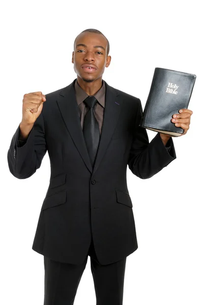 Hombre sosteniendo una Biblia predicando el evangelio Imagen De Stock