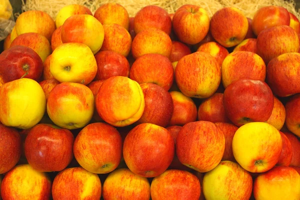 Apple display, étalage de pommes — Zdjęcie stockowe
