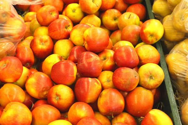 Apple display, étalage de pommes — Stok fotoğraf