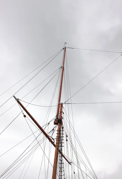 Мачта старого парусного судна Norwegian — стоковое фото