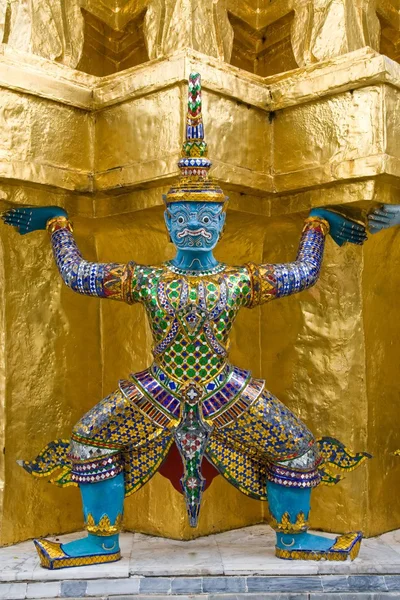 Guardian staty vid wat phra-kaew. Stockbild