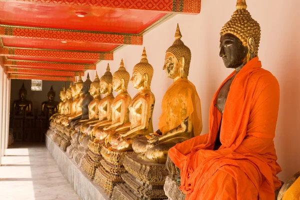 Будда в Ват-Пхо — стоковое фото