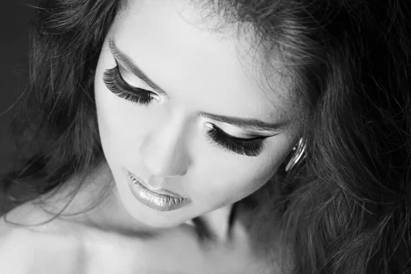 Beautiful Woman with long eyelashes, black and white photo — Stock Photo, Image