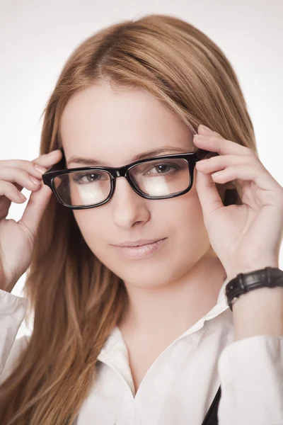 Nettes Mädchen mit Brille — Stockfoto