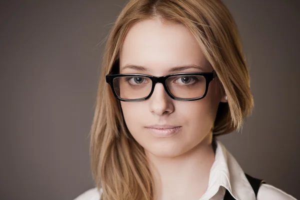 Söt flicka glasögon — Stockfoto