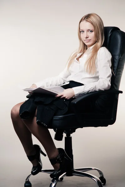 Business woman in chair — Stock Photo, Image