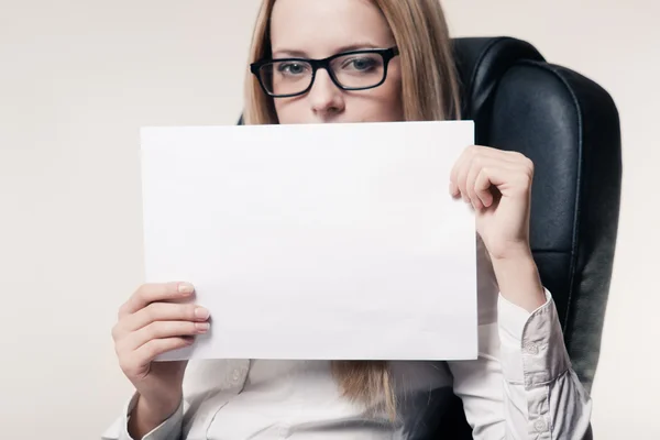 Office lady with papers — Stock Photo, Image