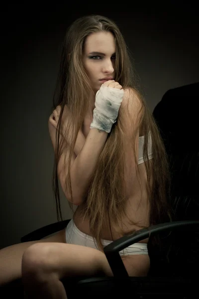 長い髪の美しさの拳 — ストック写真