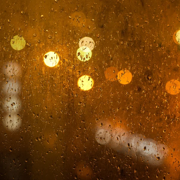 Regniga staden fönster — Stockfoto