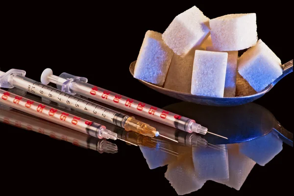 Diabete: una siringa e zucchero — Foto Stock