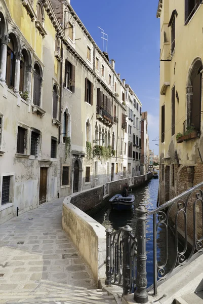 ヴェネツィアの路地 ロイヤリティフリーのストック画像