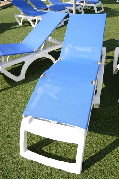 Blauwe strandstoel — Stockfoto
