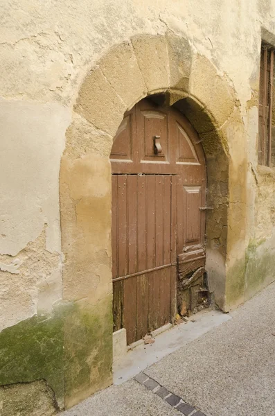Stare drzwi łukowe, Francja — Zdjęcie stockowe