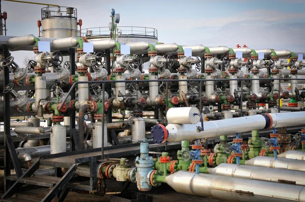 Raffinering av olja och gas, ventil för olja — Stockfoto