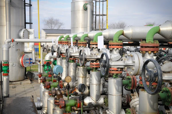 Βιομηχανίες διύλιση πετρελαίου και φυσικού αερίου, βαλβίδα για το πετρέλαιο — Φωτογραφία Αρχείου