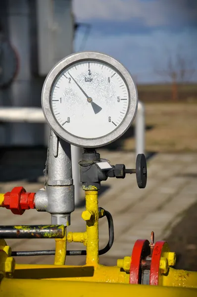 Manómetros línea de gas a presión con válvula —  Fotos de Stock
